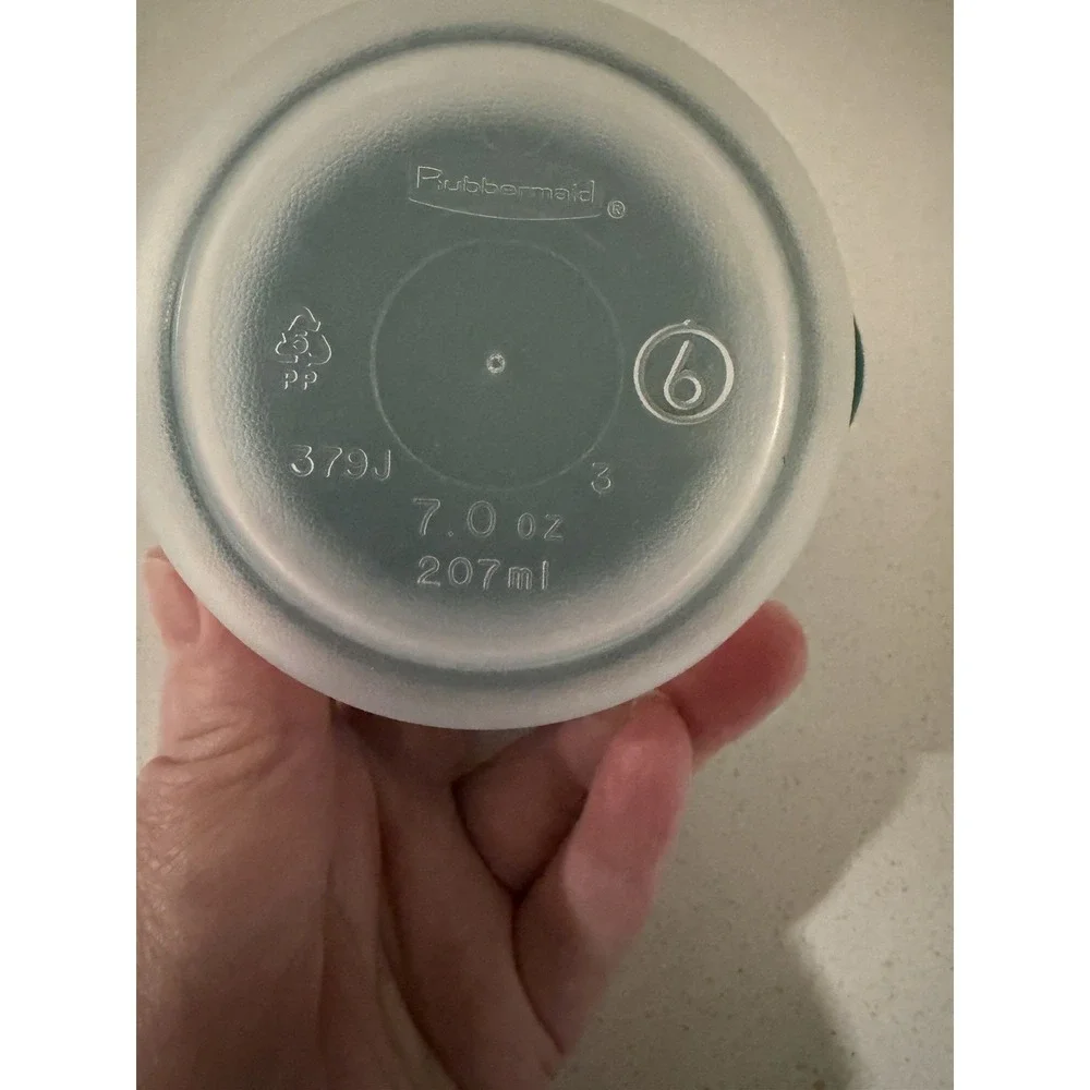 Rubbermaid Vintage Servin' Saver #6 Bowls With Green Lids